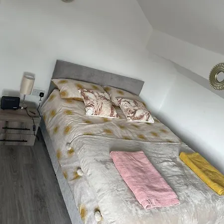 1 Bedroom And Studio Apartments Leeds City Heaven Leeds (West Yorkshire)